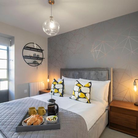 Elliot Oliver - Modern 2 Bedroom Town Centre Apartment Τσέλτενχαμ Εξωτερικό φωτογραφία