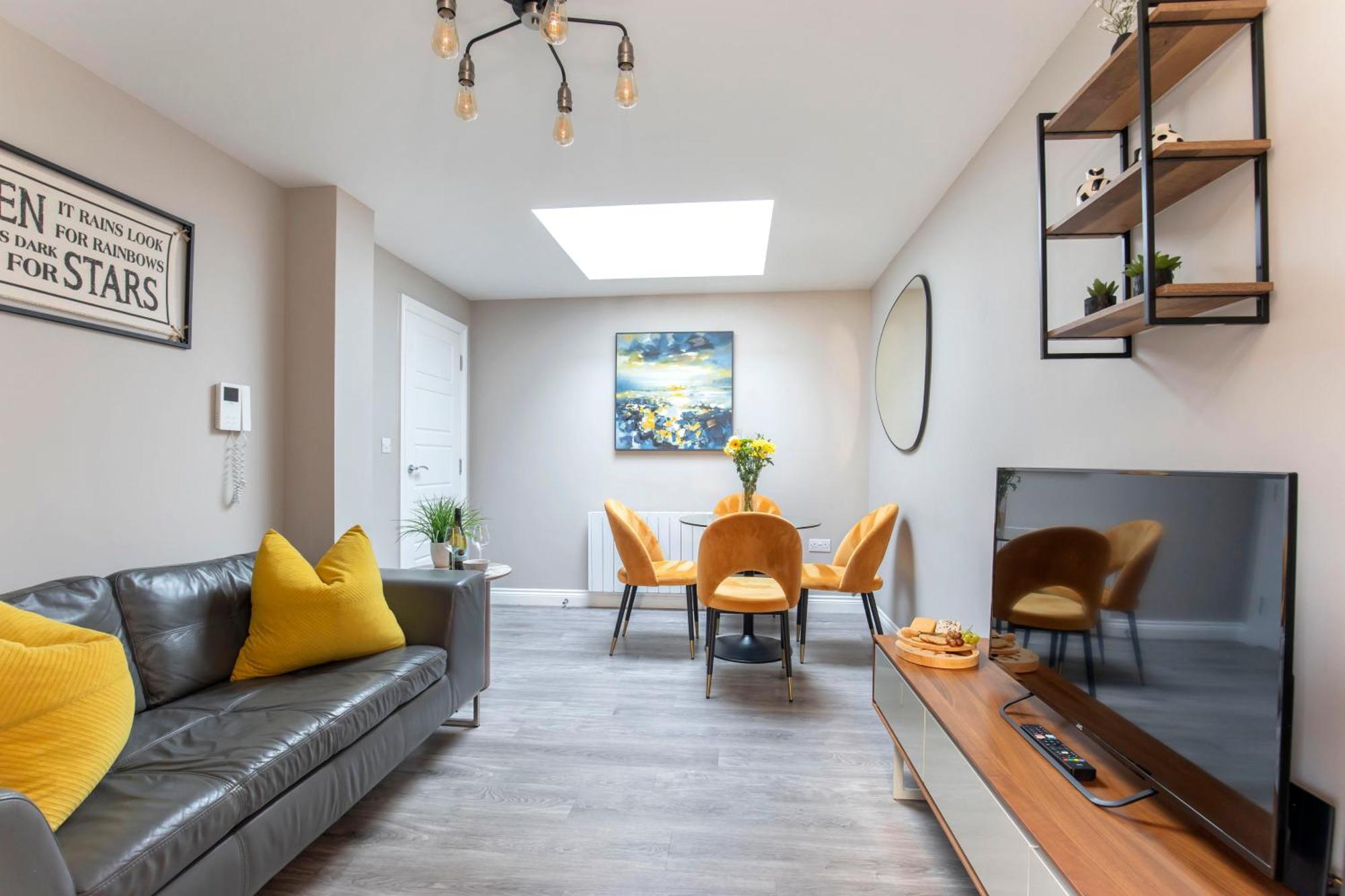 Elliot Oliver - Modern 2 Bedroom Town Centre Apartment Τσέλτενχαμ Εξωτερικό φωτογραφία