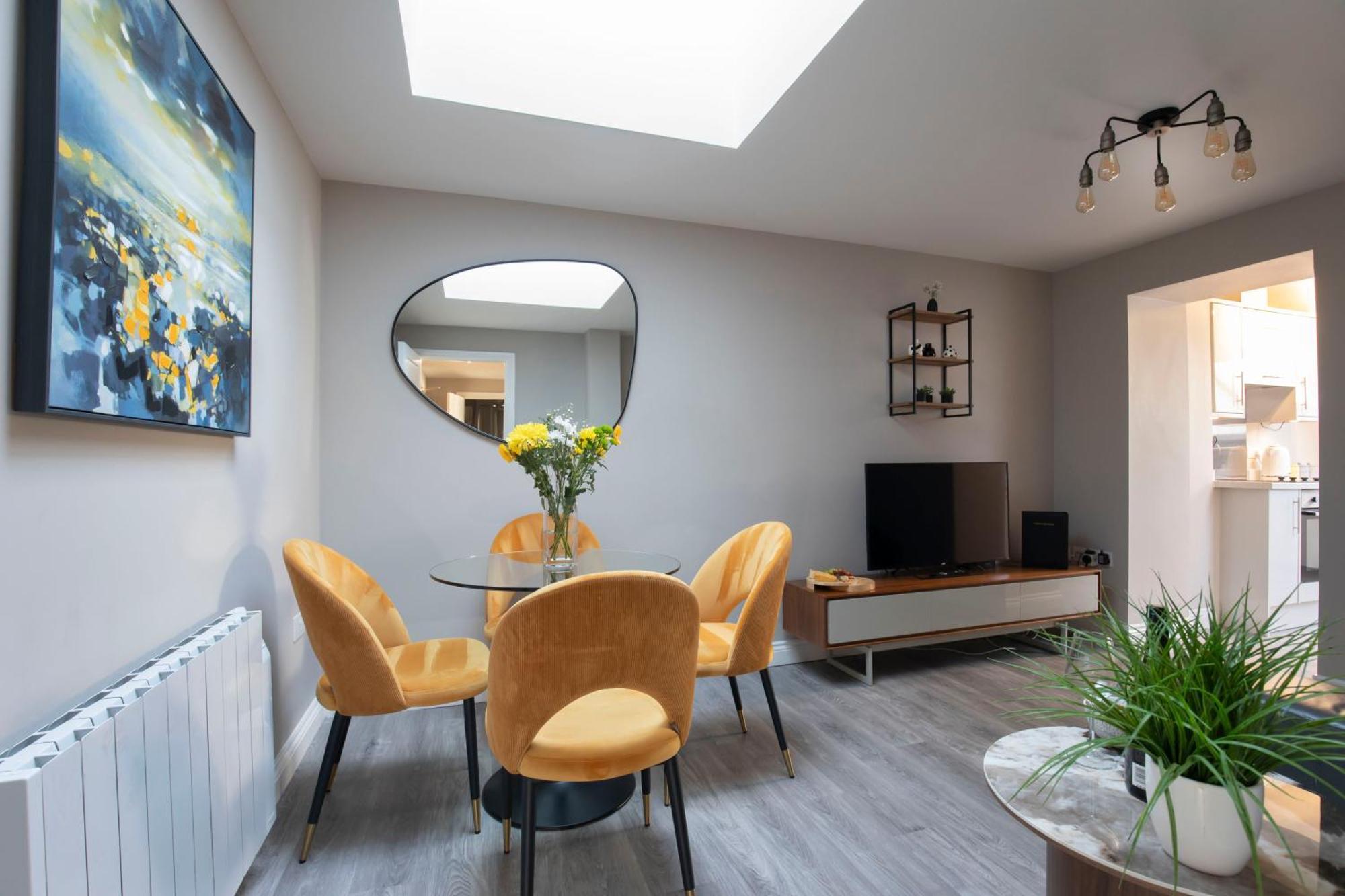 Elliot Oliver - Modern 2 Bedroom Town Centre Apartment Τσέλτενχαμ Εξωτερικό φωτογραφία