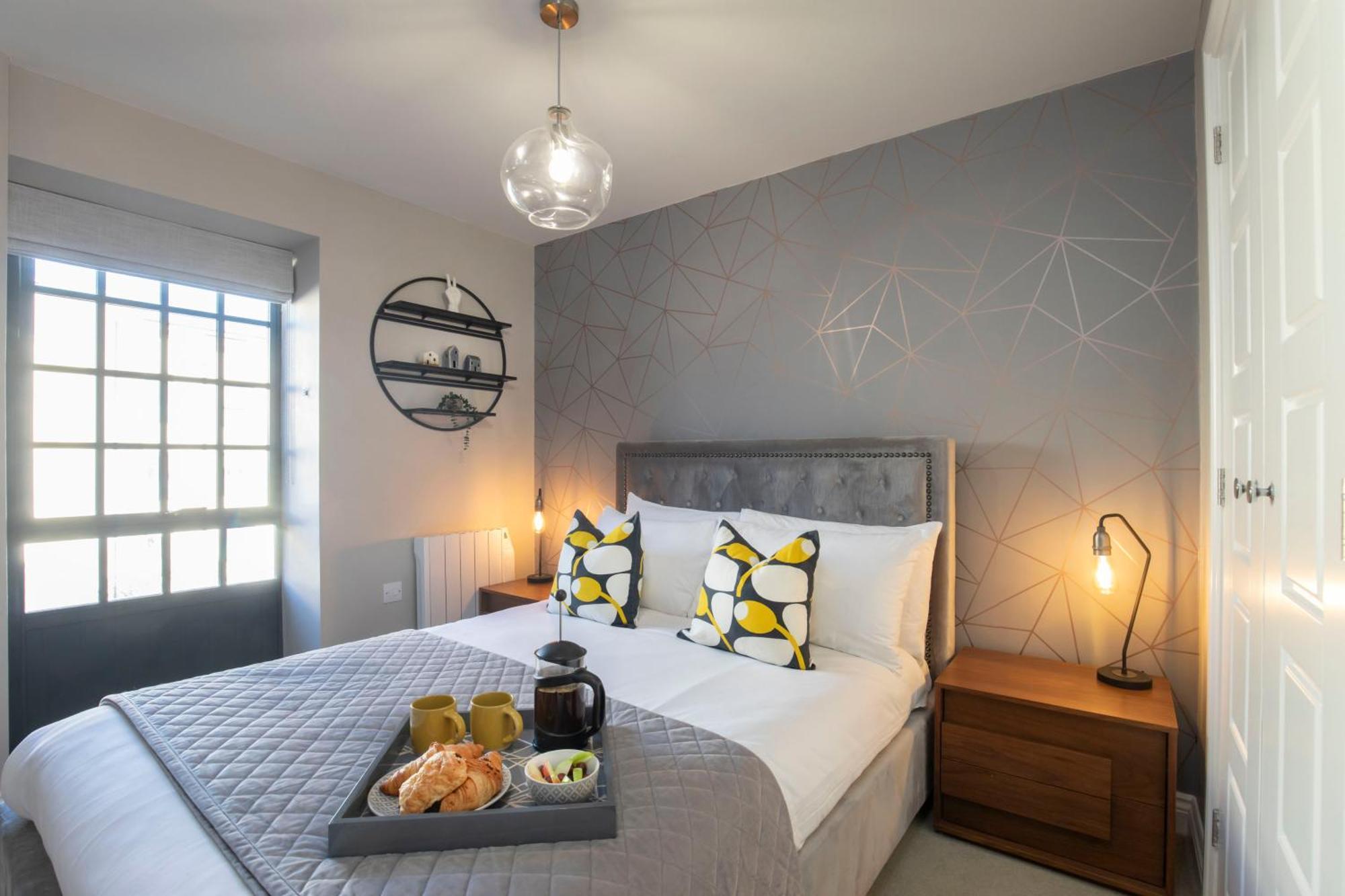 Elliot Oliver - Modern 2 Bedroom Town Centre Apartment Τσέλτενχαμ Εξωτερικό φωτογραφία