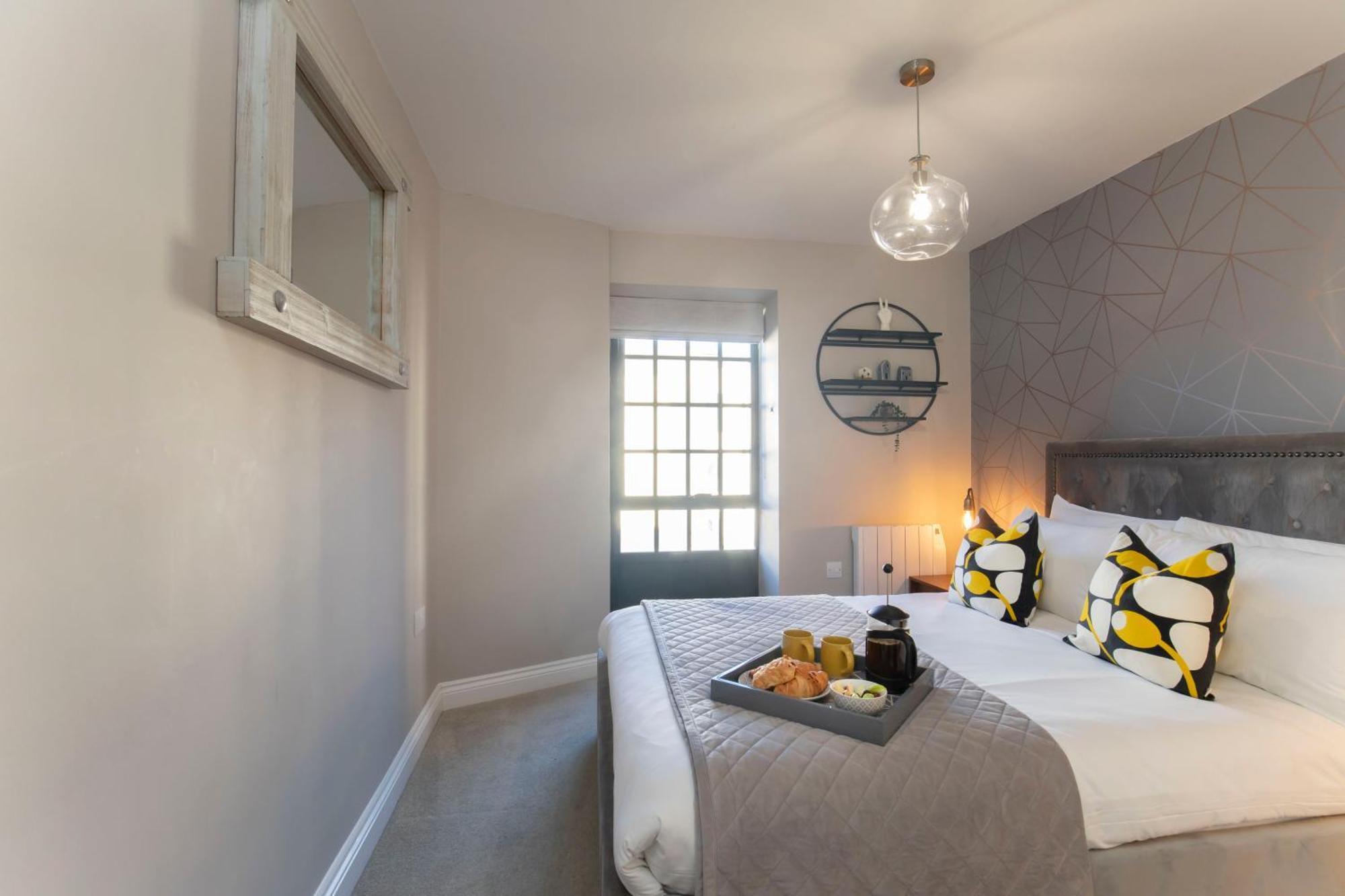 Elliot Oliver - Modern 2 Bedroom Town Centre Apartment Τσέλτενχαμ Εξωτερικό φωτογραφία