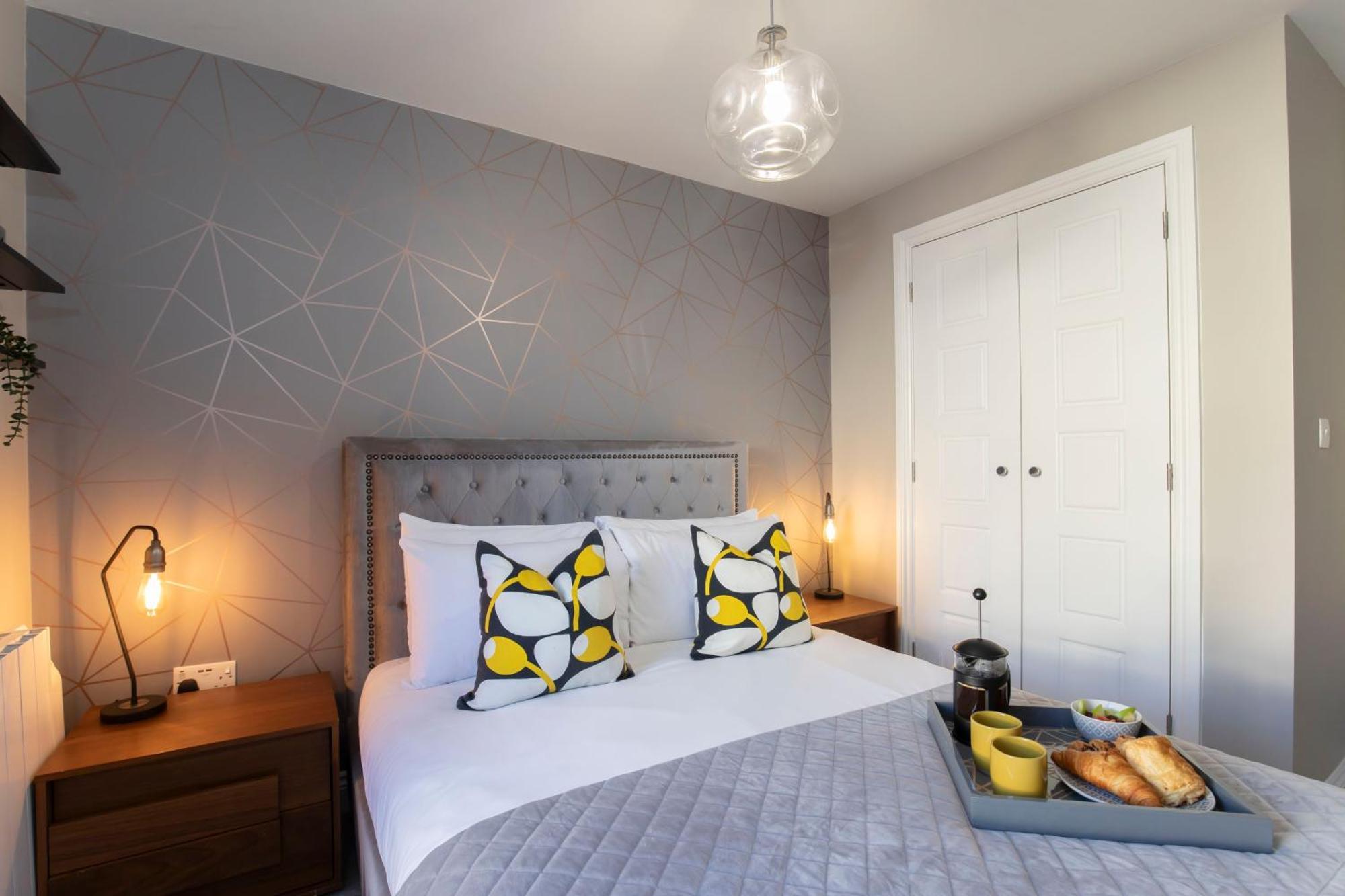 Elliot Oliver - Modern 2 Bedroom Town Centre Apartment Τσέλτενχαμ Εξωτερικό φωτογραφία
