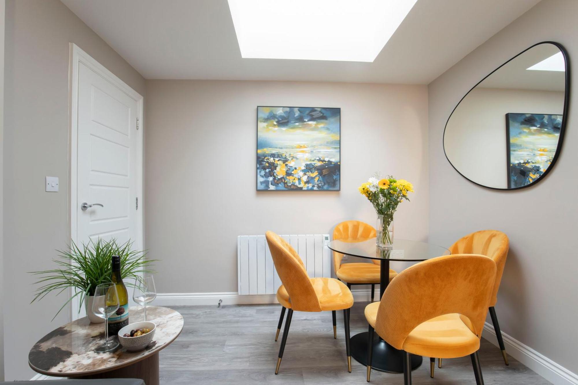 Elliot Oliver - Modern 2 Bedroom Town Centre Apartment Τσέλτενχαμ Εξωτερικό φωτογραφία